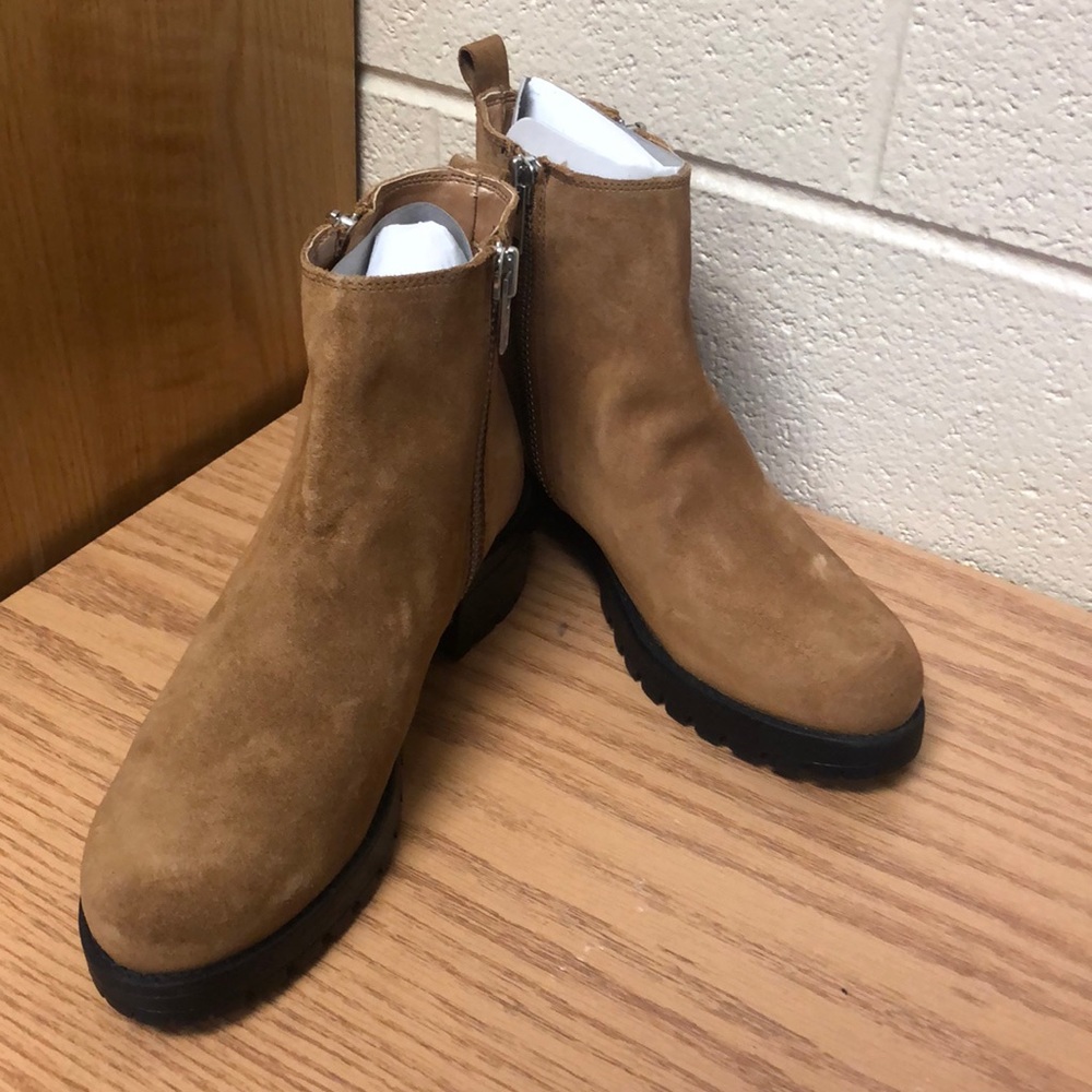 Urban Outfitters Zippered Boot sand/sable US 10